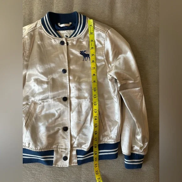 Abercrombie Kids Satin Bomber Jacket Boys 9/10 Cream Navy Varsity Moose Logo - Picture 9 of 9
